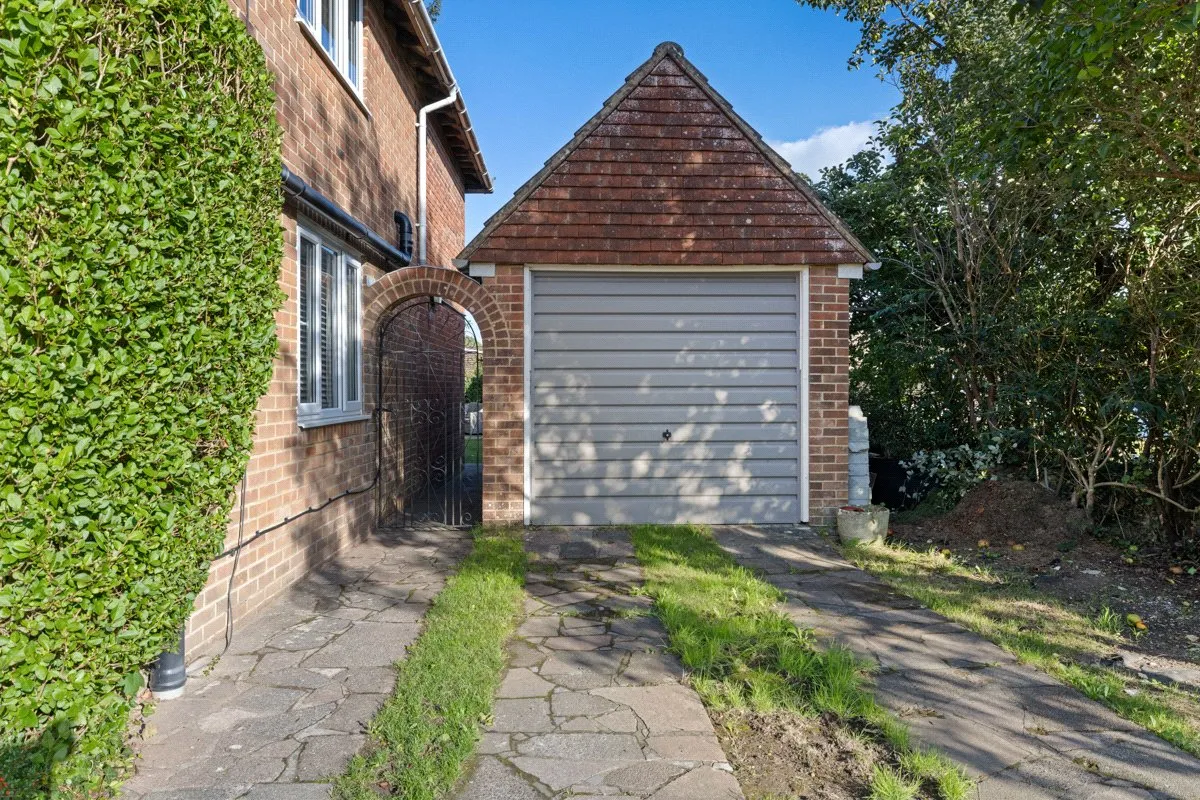 Whitfield Close, Haslemere, GU27, photo 24