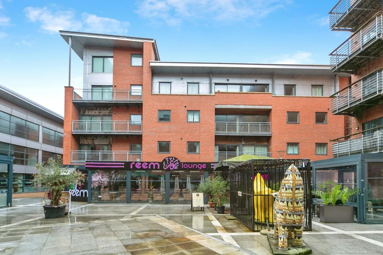 2 bed flat for sale, Madison Square, Liverpool, L1
