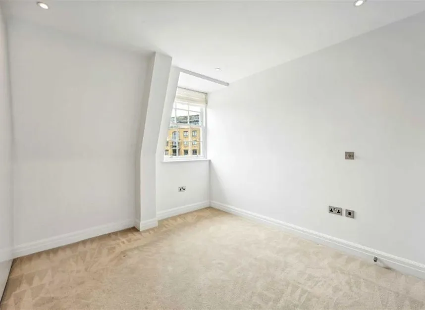 Kew Bridge Road, Kew Bridge, TW8, photo 4