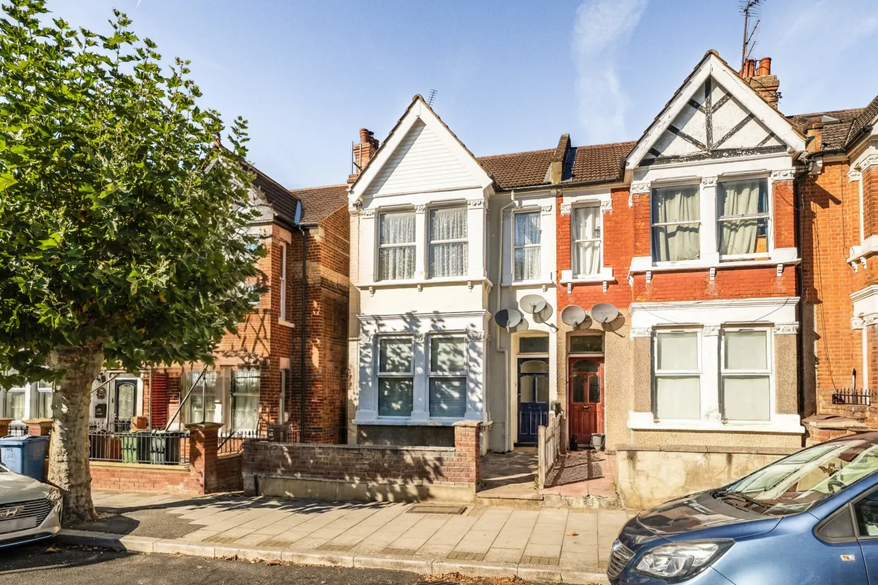 2 bed flat for sale, Vaughan Road, Harrow, HA1