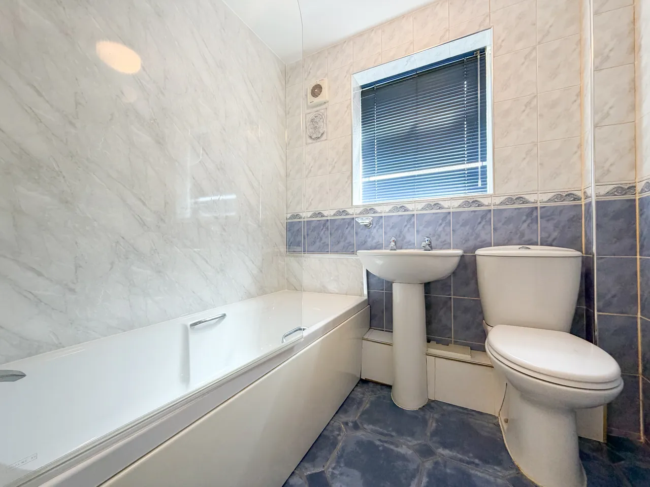 Dovestone Crescent, Dukinfield, SK16, photo 13