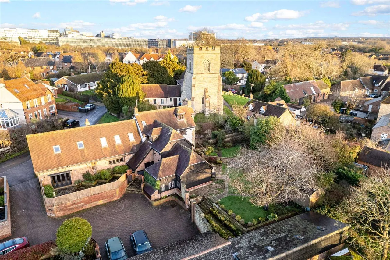 Church Lane, Loughton, Milton Keynes, Buckinghamshire, MK5 8AS, photo 3
