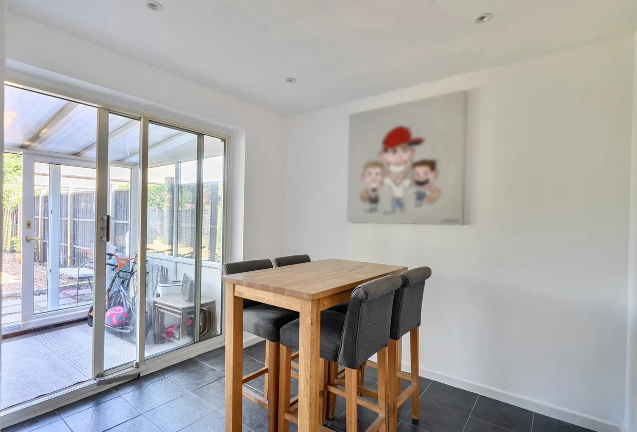 Highworth Crescent, Gloucestershire, Yate, BS37 4EY, photo 5