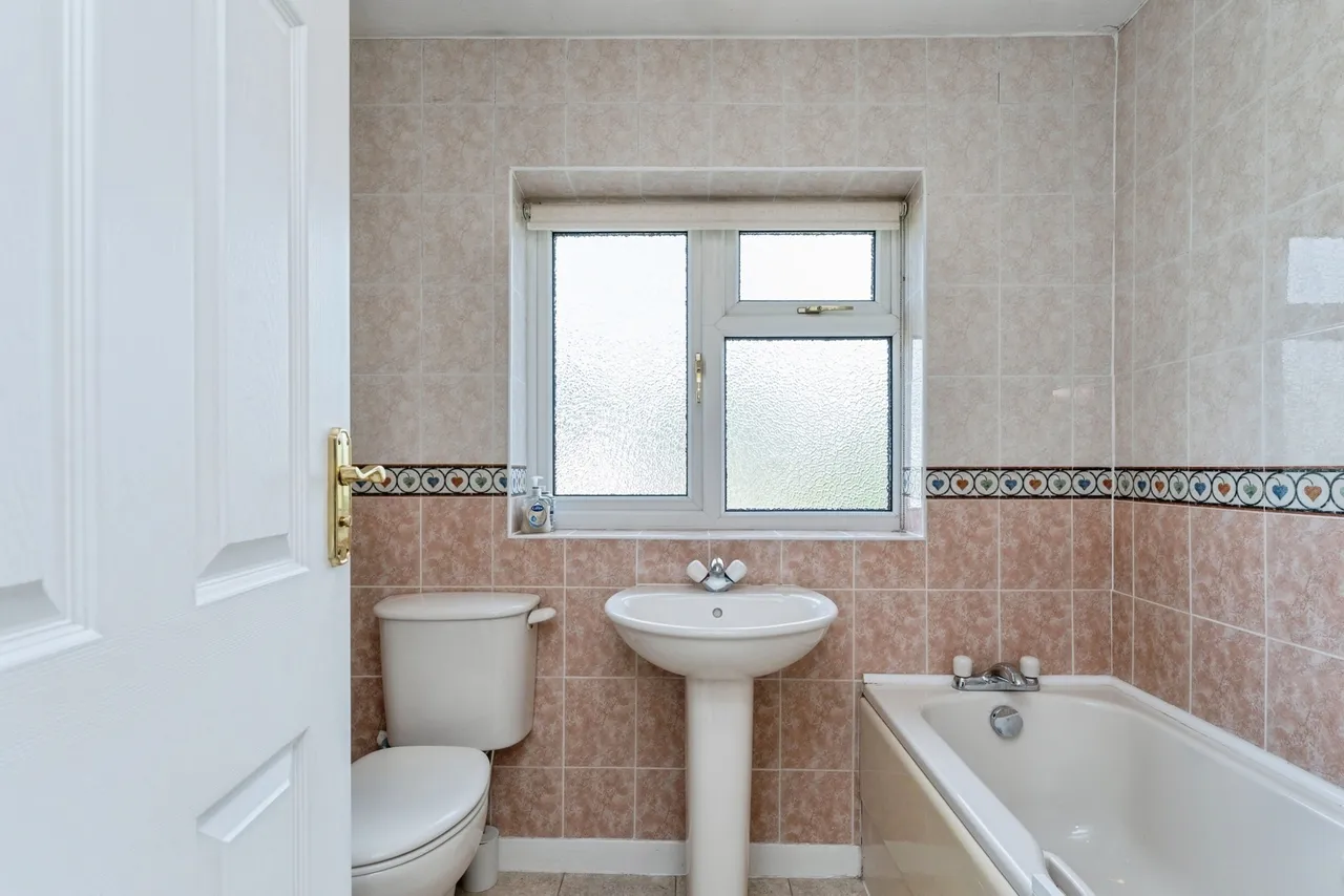 Dee Road, Mickle Trafford, CH2, photo 22