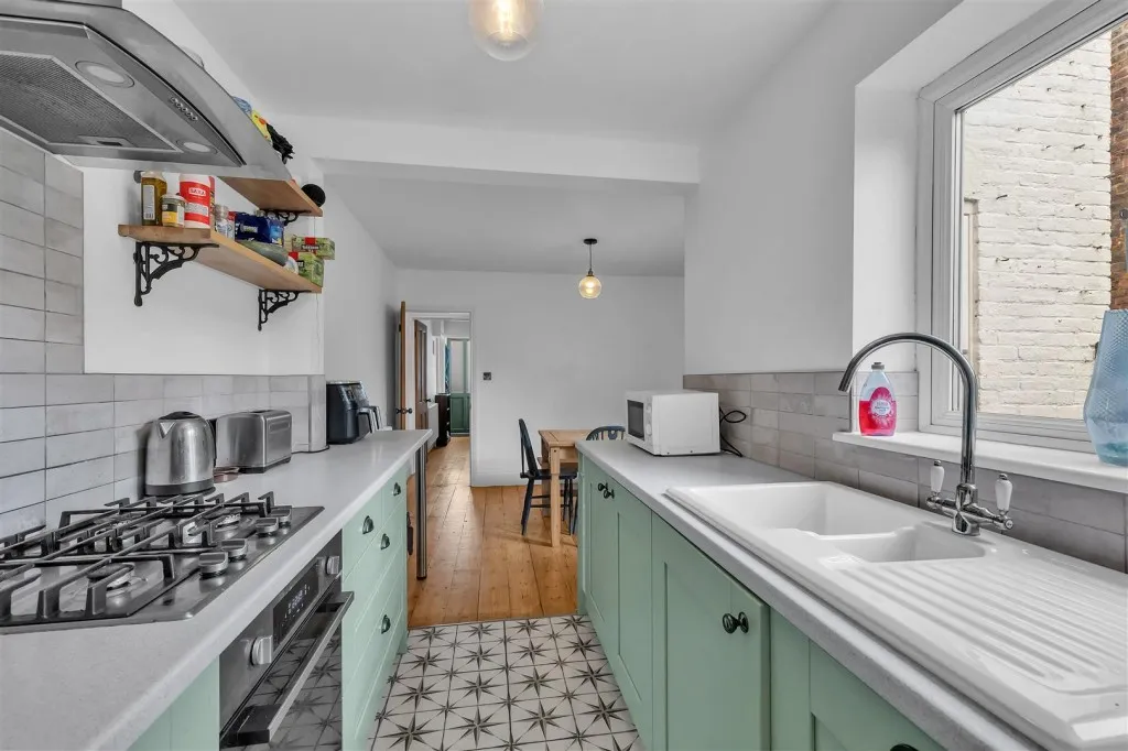 Barrington Road, Horsham, RH13, photo 4