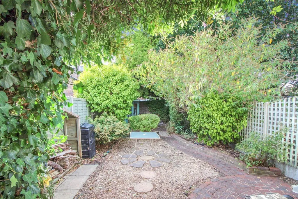 Barrington Road, Horsham, RH13, photo 23