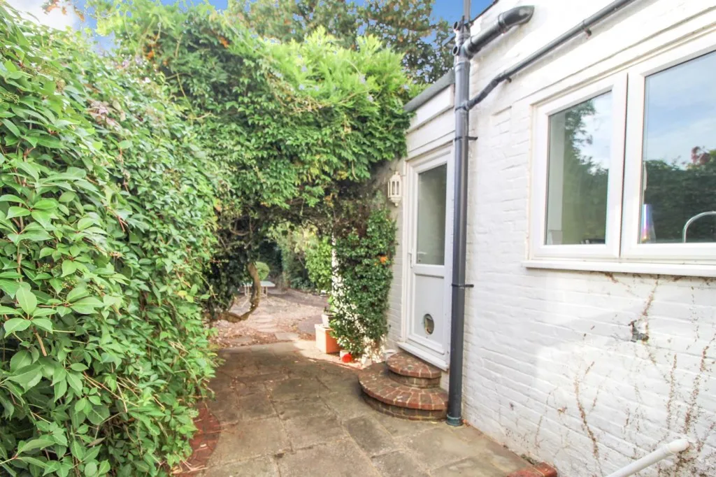 Barrington Road, Horsham, RH13, photo 22