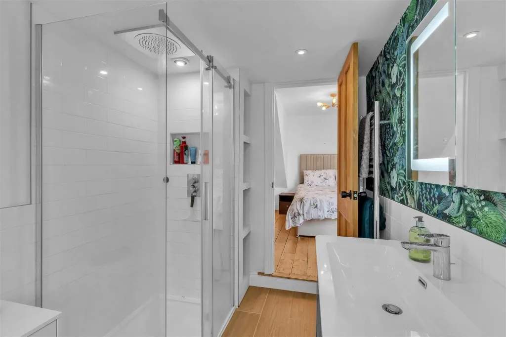 Barrington Road, Horsham, RH13, photo 14