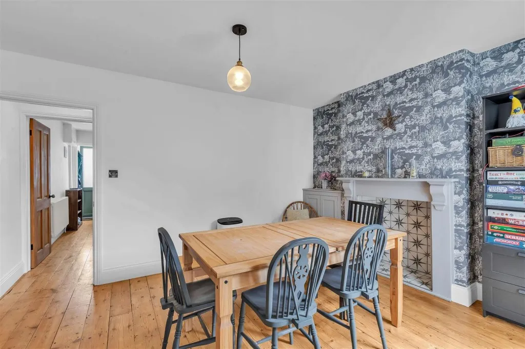 Barrington Road, Horsham, RH13, photo 5