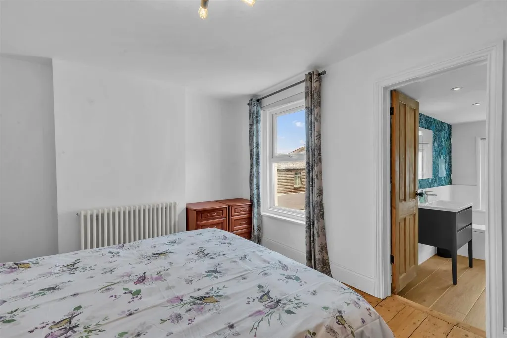Barrington Road, Horsham, RH13, photo 12