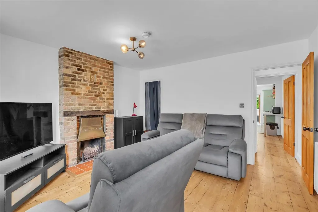 Barrington Road, Horsham, RH13, photo 7