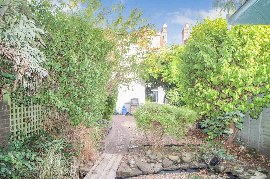 Barrington Road, Horsham, RH13, photo 25