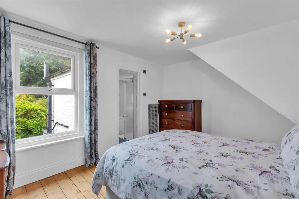 Barrington Road, Horsham, RH13, photo 11