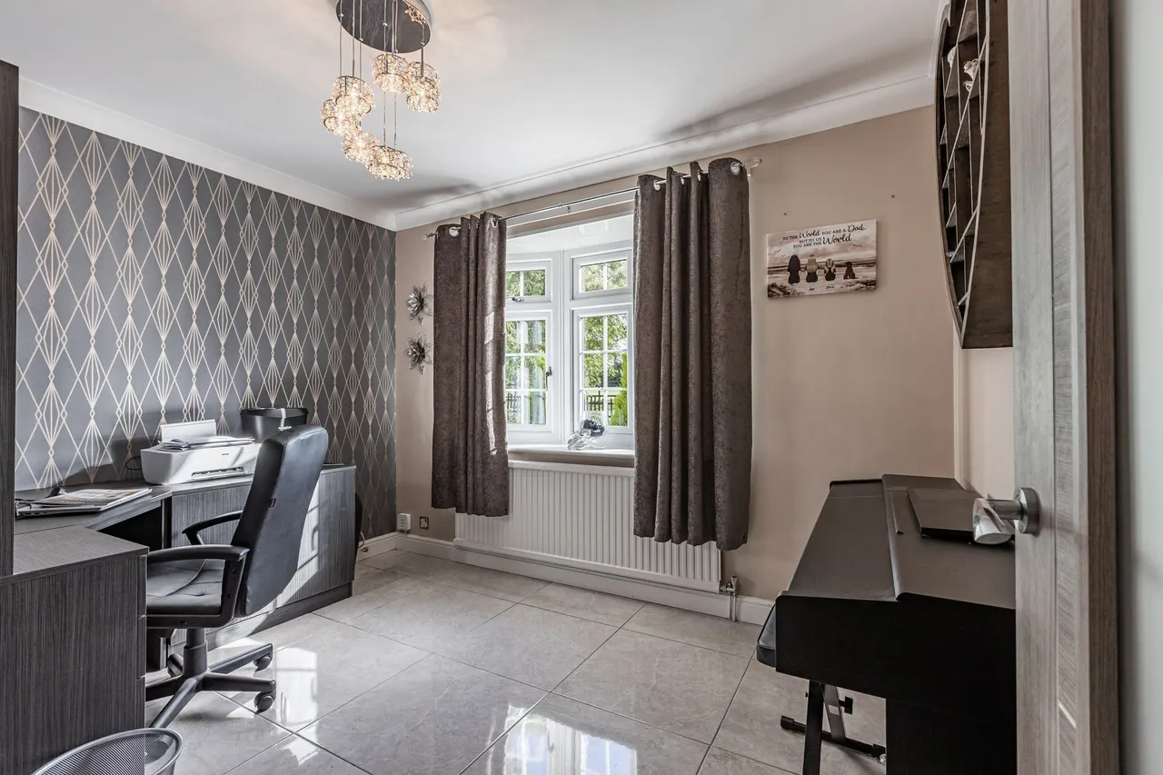 Impressively Extended Five Bedroom Fa, photo 14