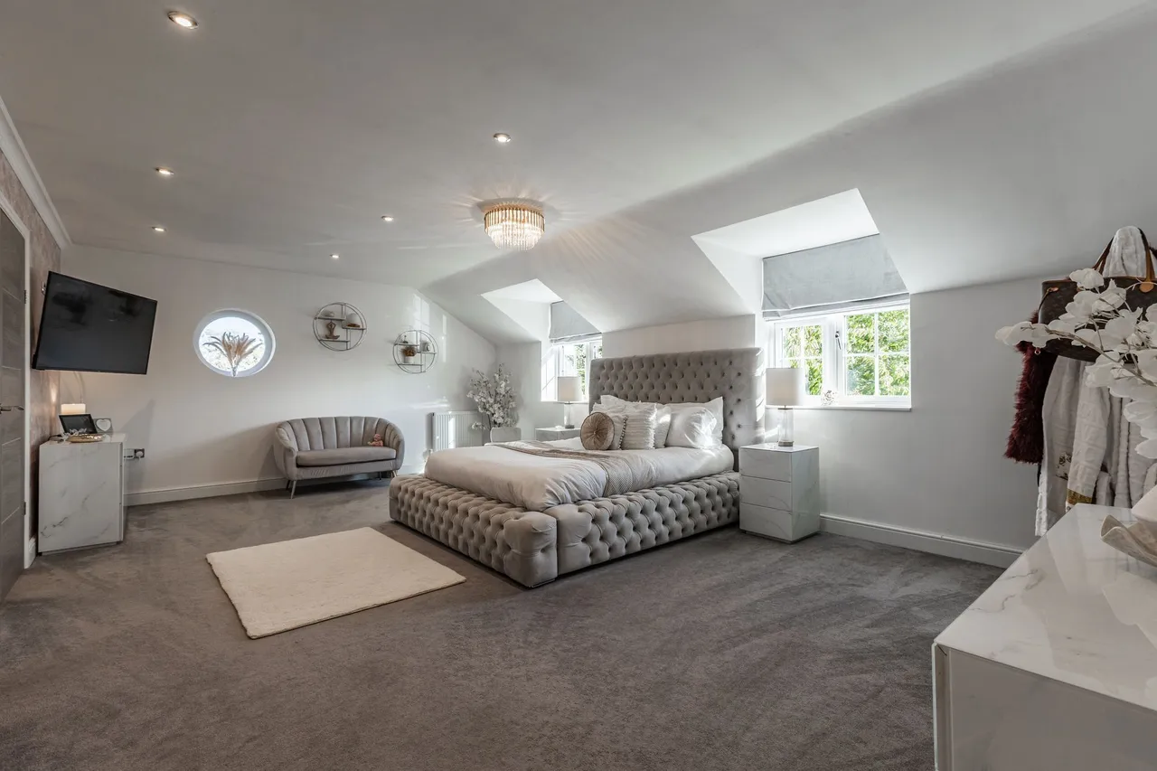 Impressively Extended Five Bedroom Fa, photo 19