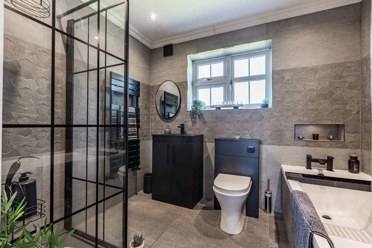 Impressively Extended Five Bedroom Fa, photo 24