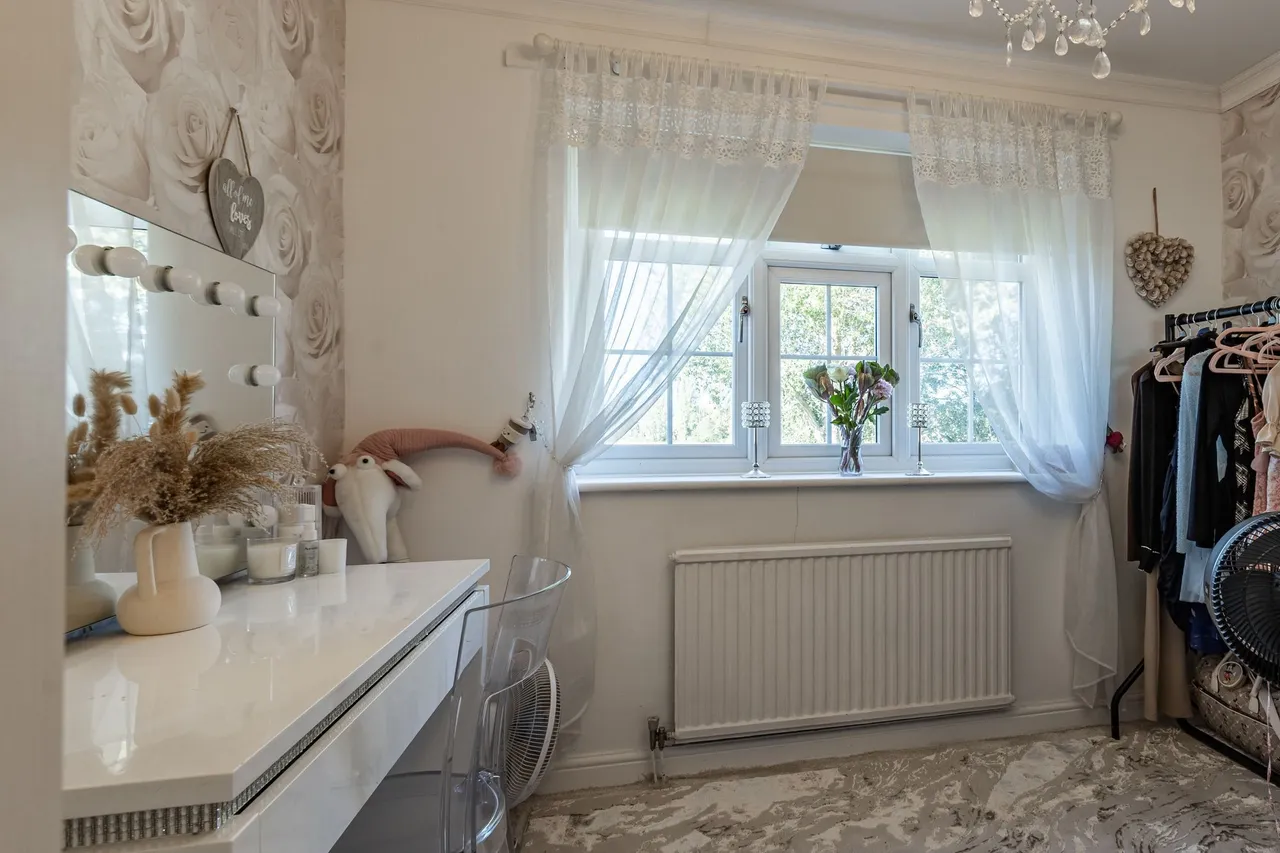 Impressively Extended Five Bedroom Fa, photo 20
