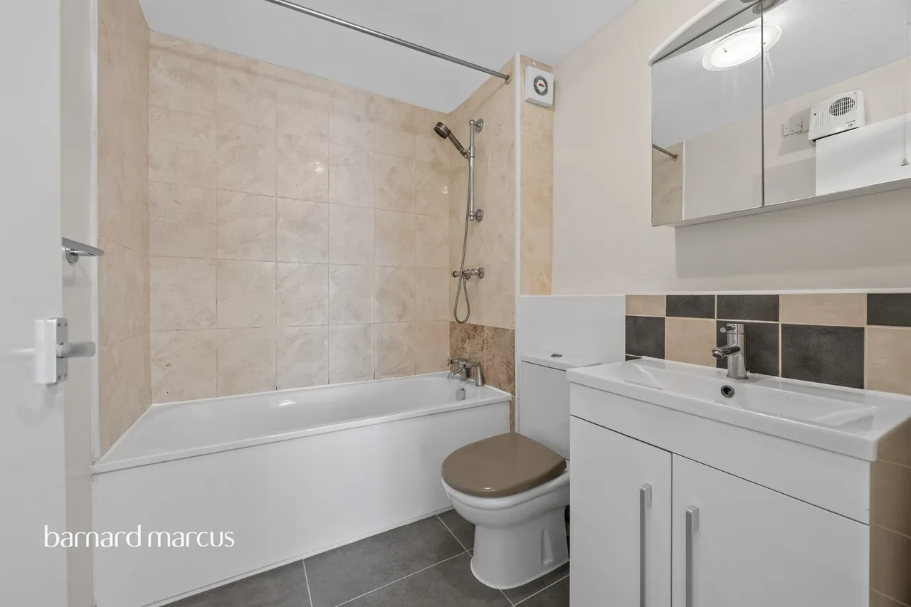 Brambledown Road, Wallington, photo 8