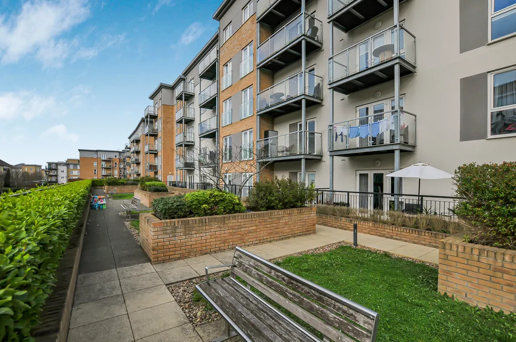 Wintergreen Boulevard, West Drayton, photo 10