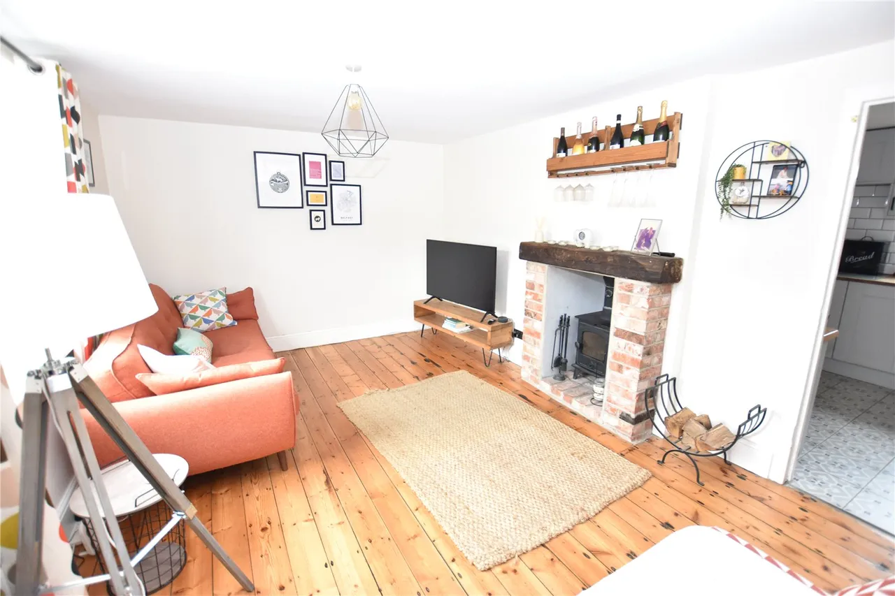 Pinehurst Avenue, Farnborough, Hampshire, GU14 7LL, photo 5