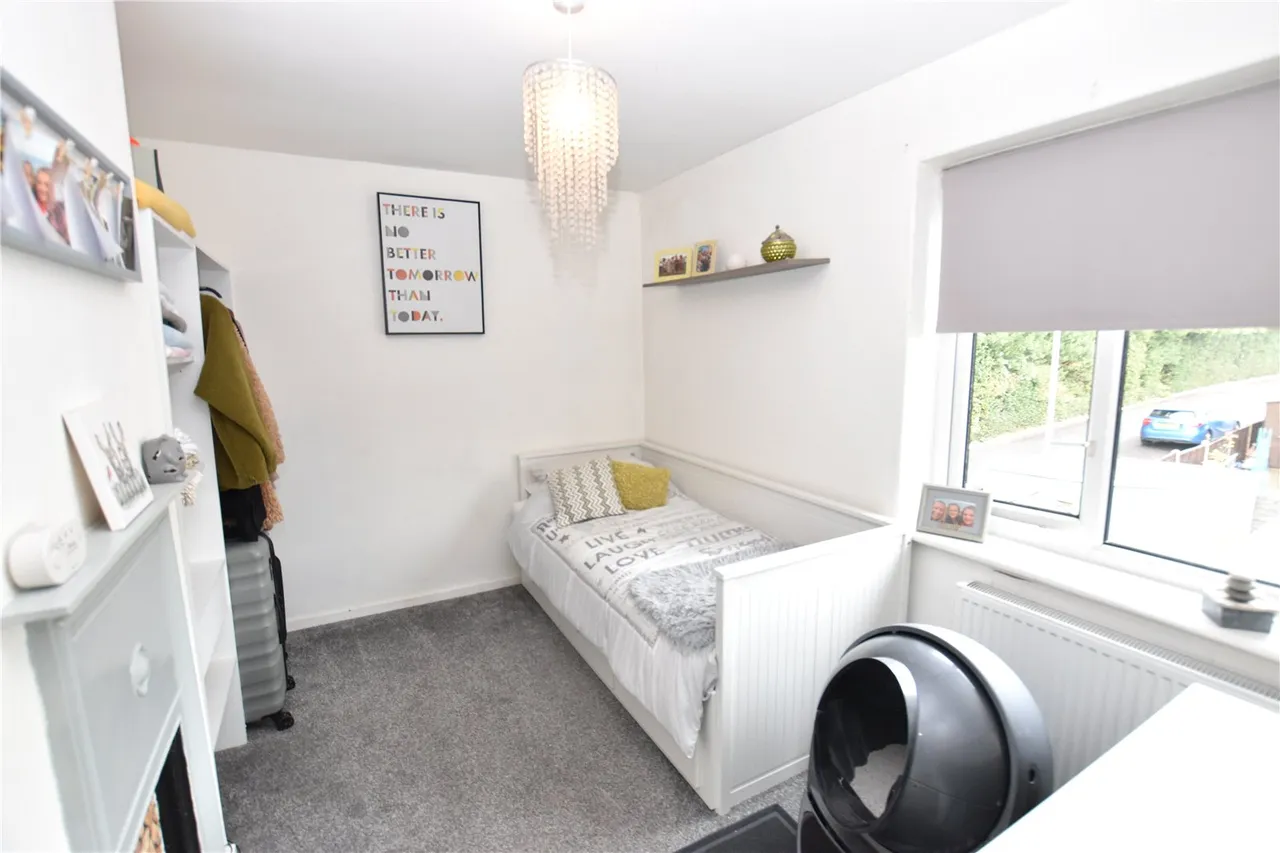 Pinehurst Avenue, Farnborough, Hampshire, GU14 7LL, photo 9