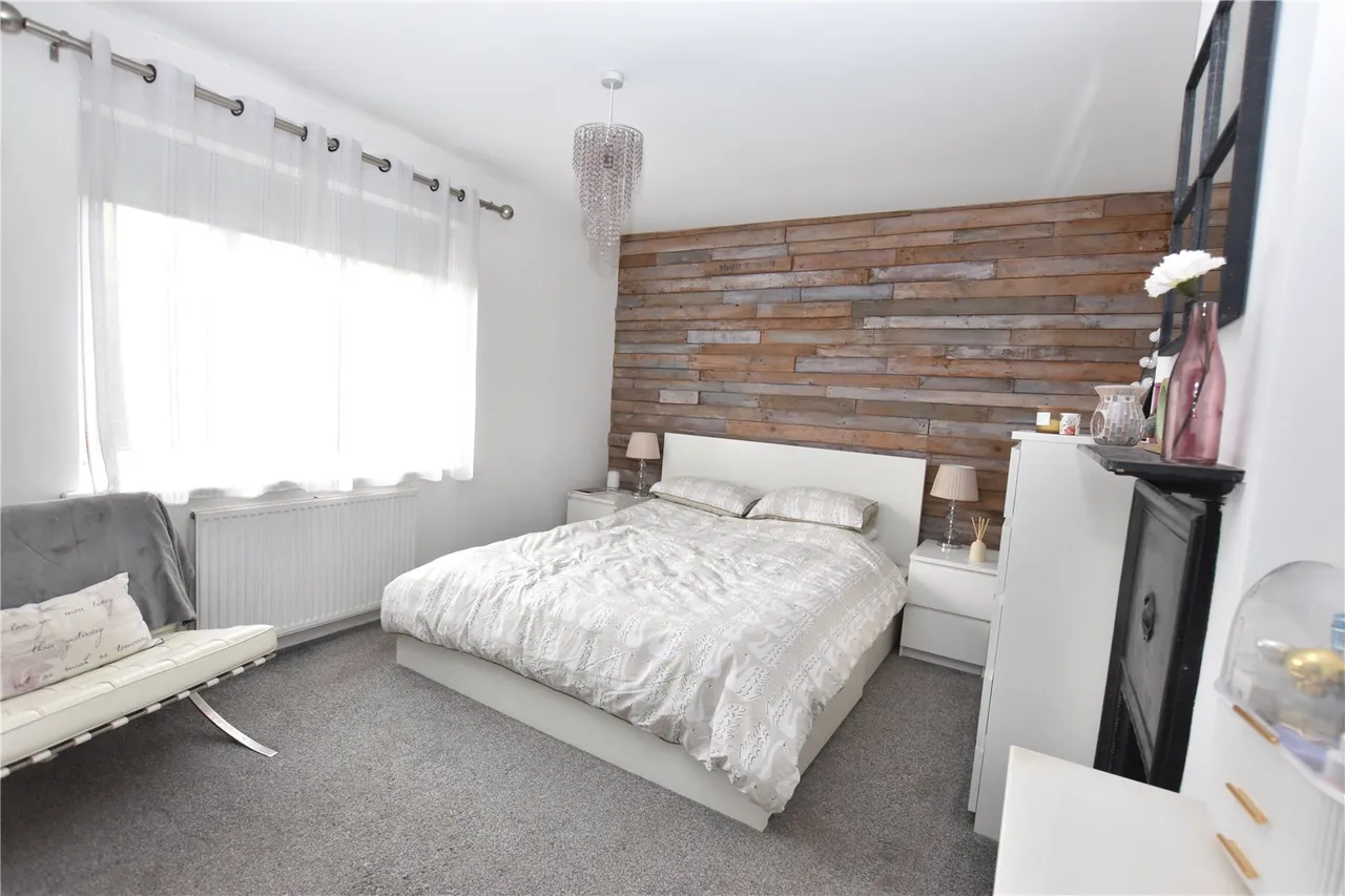 Pinehurst Avenue, Farnborough, Hampshire, GU14 7LL, photo 8