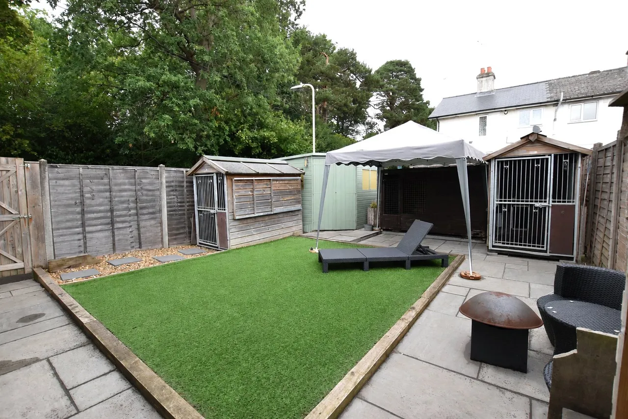 Pinehurst Avenue, Farnborough, Hampshire, GU14 7LL, photo 6