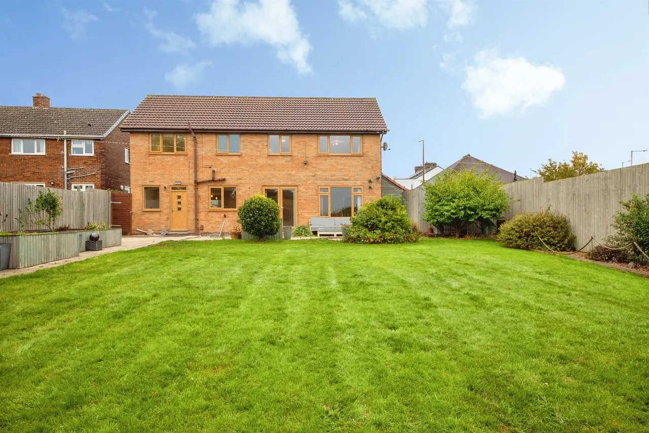 Rotherham Road, Barnsley, S71, photo 29
