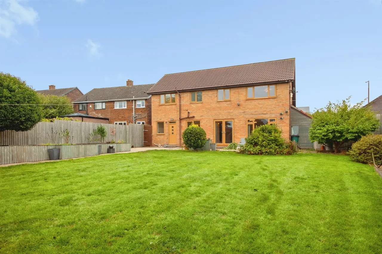 Rotherham Road, Barnsley, S71, photo 28