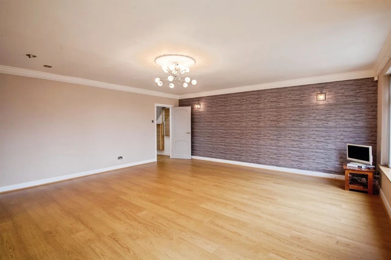 Rotherham Road, Barnsley, S71, photo 6
