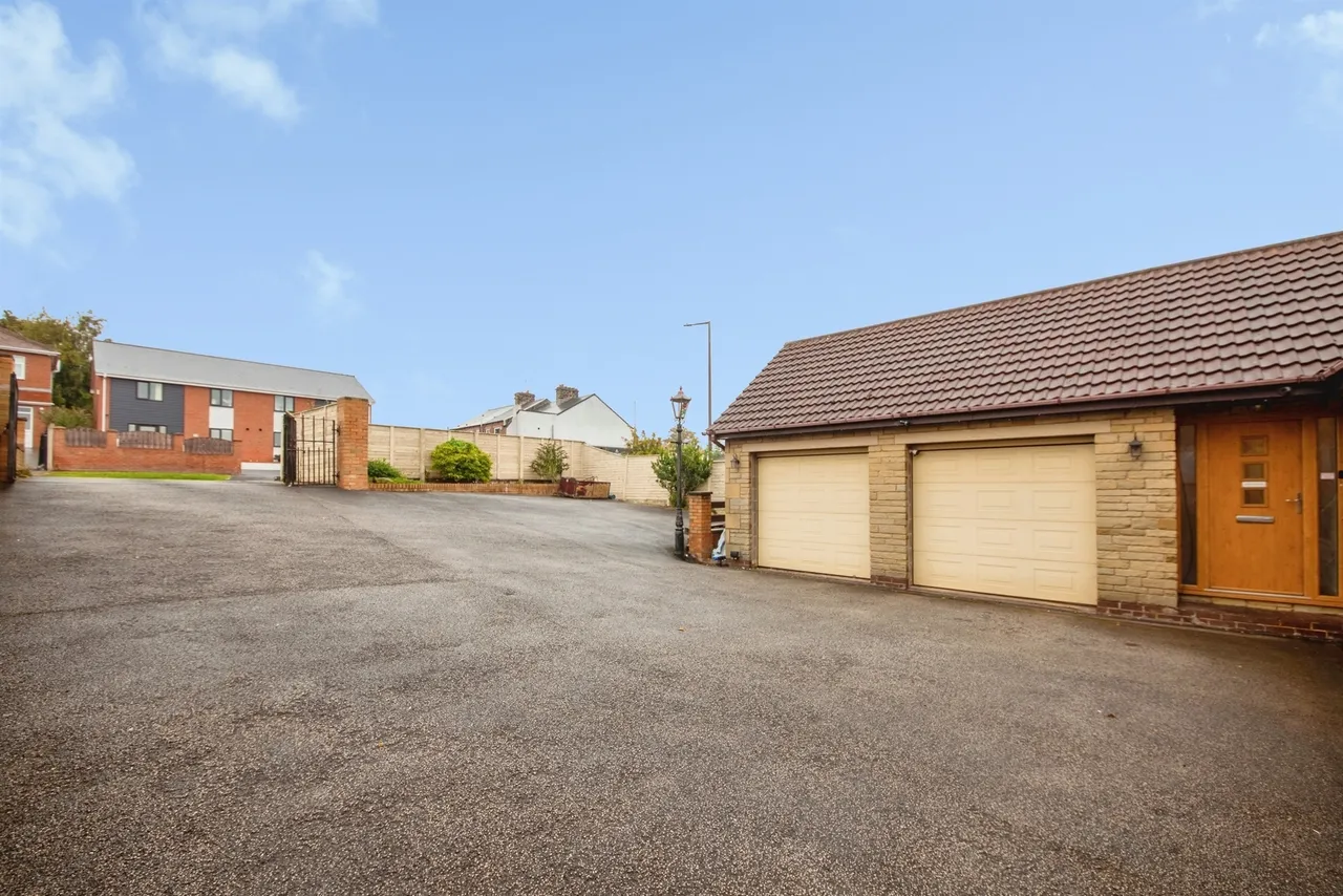 Rotherham Road, Barnsley, S71, photo 23