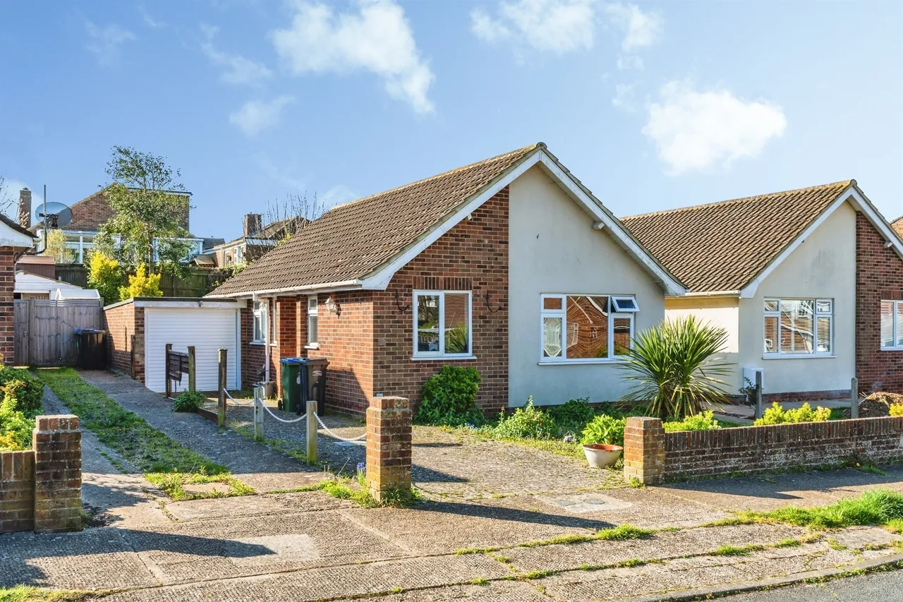 2 bed house for sale — Richington Way, Seaford