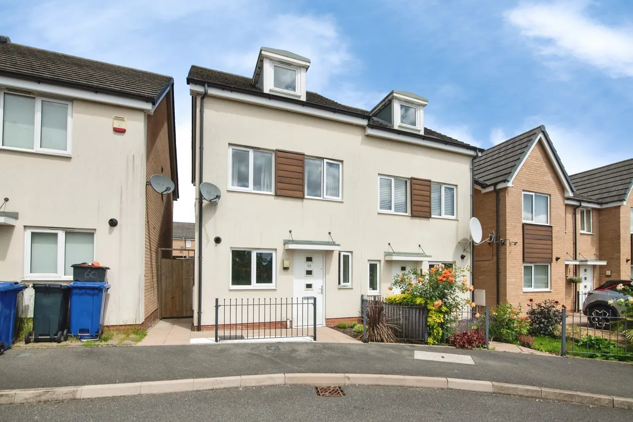 3 bed house for sale — Webley Grove, Dudley