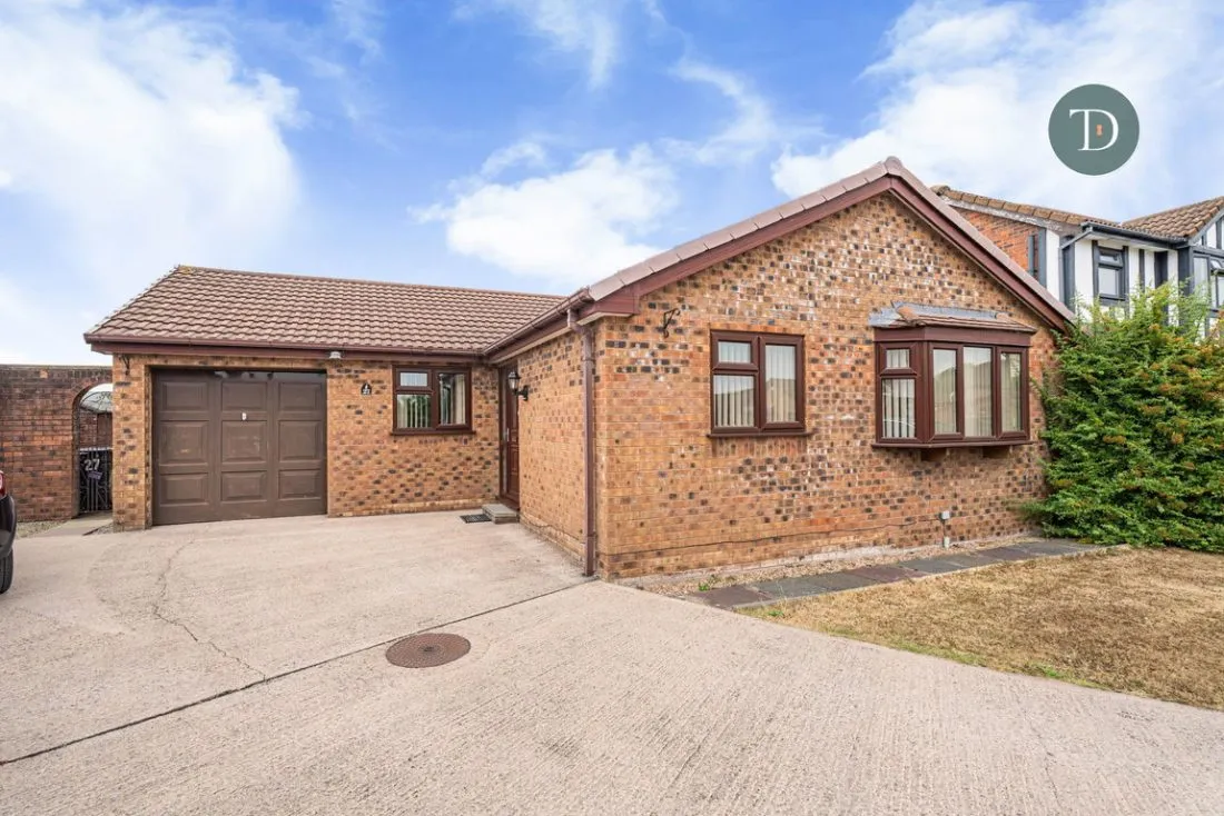 3 bed house for sale — Melrose Drive, Great Sutton, CH66 2YH