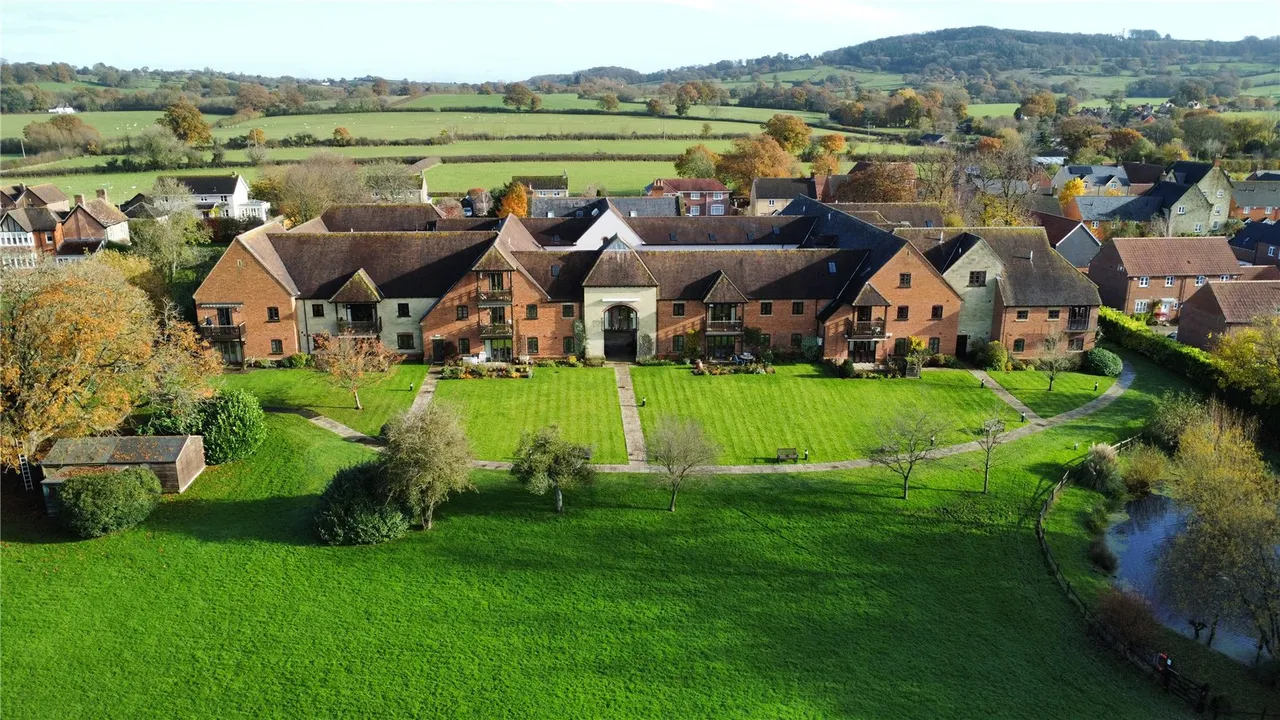 2 bed property for sale — Motcombe Grange, Motcombe, Shaftesbury, Dorset, SP7 9HJ