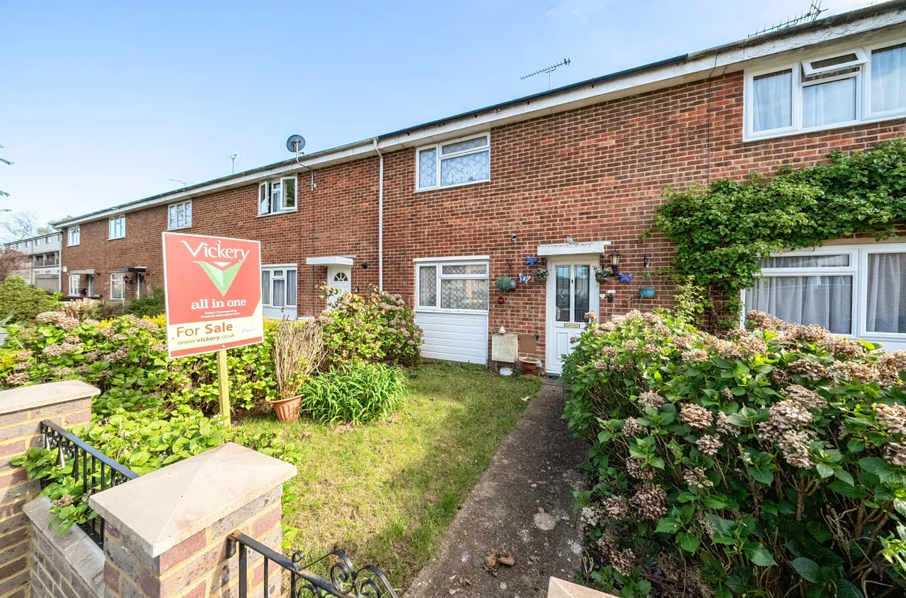 2 bed house for sale — Frenchs Wells, Woking, Surrey, GU21 3AS