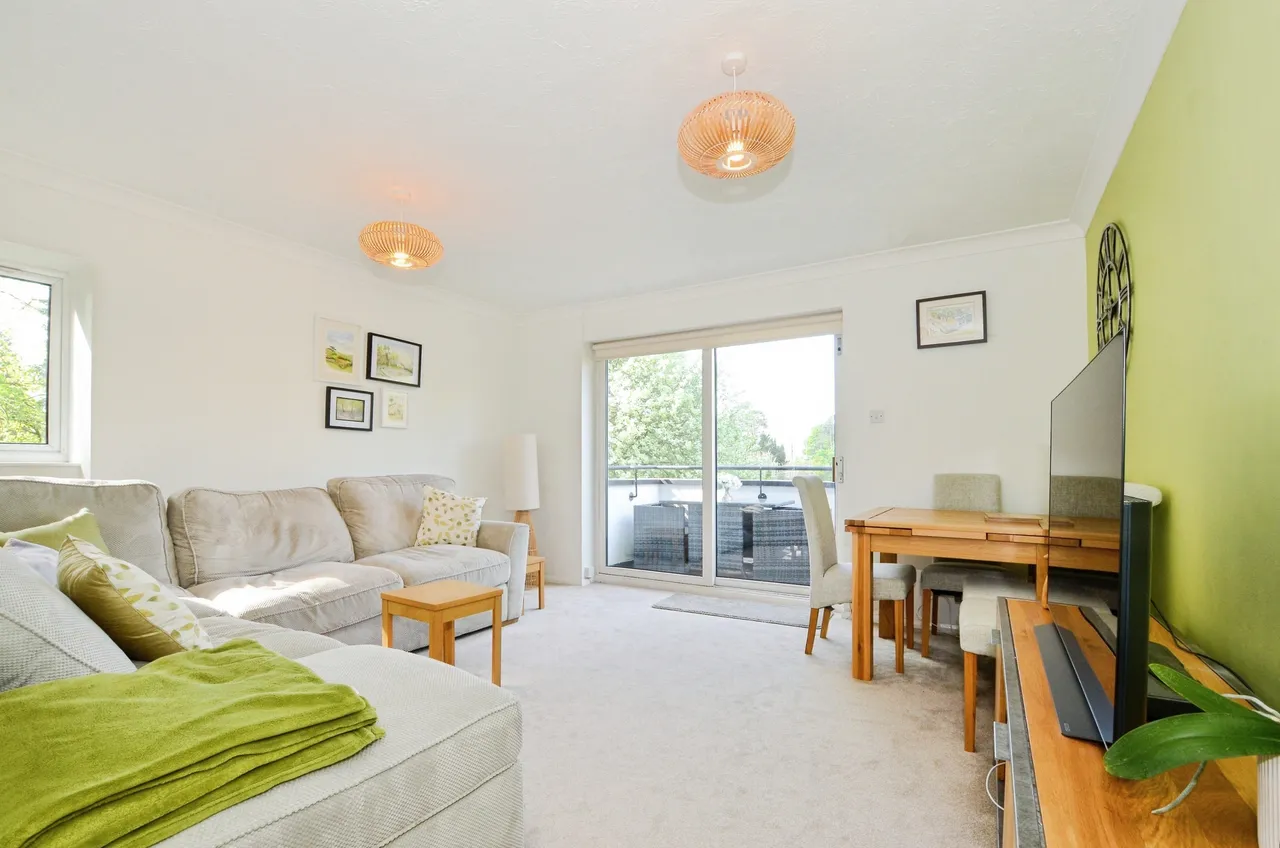 2 bed flat for sale — Grandfield Avenue, Watford