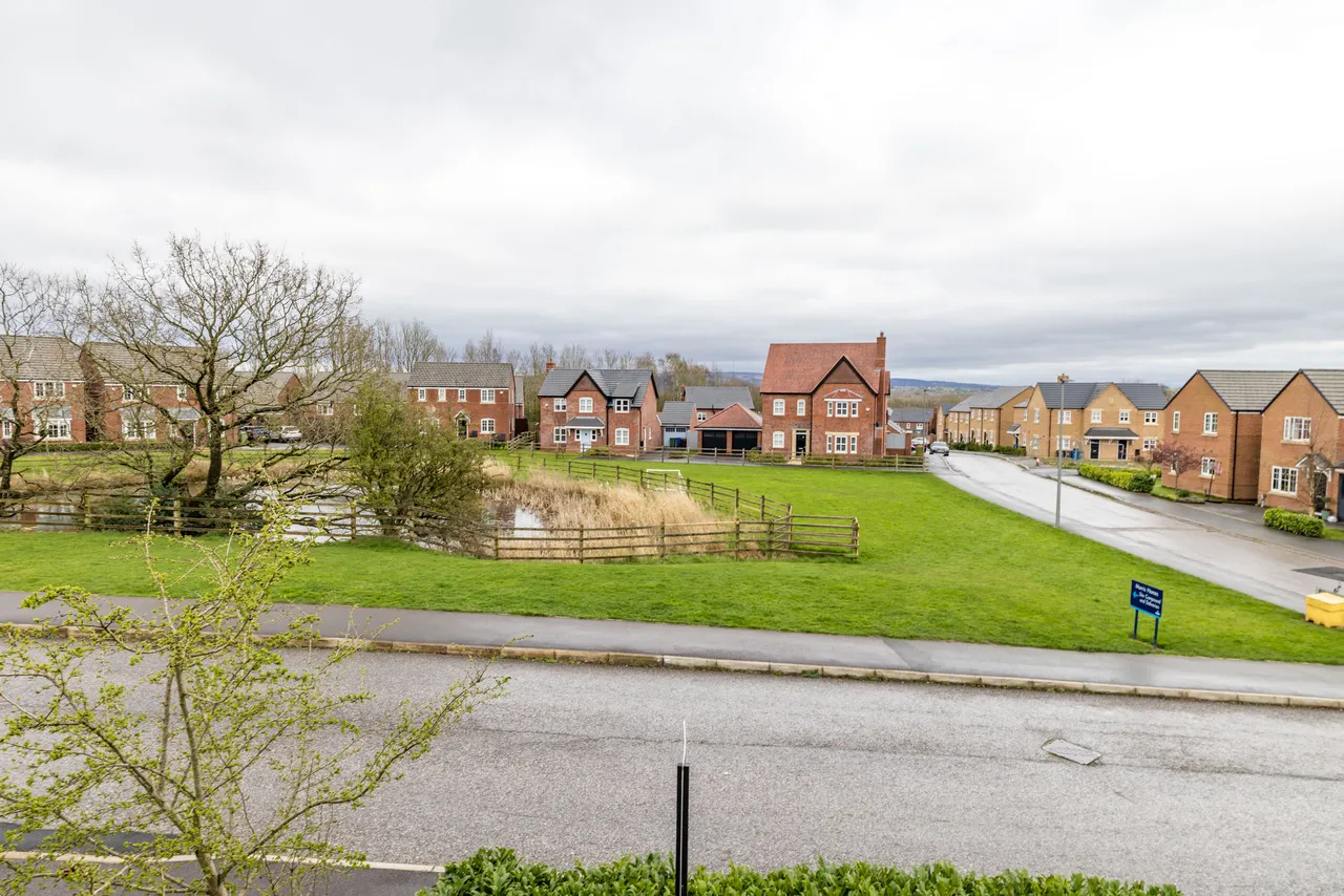Fairway, Standish, WN6, photo 19