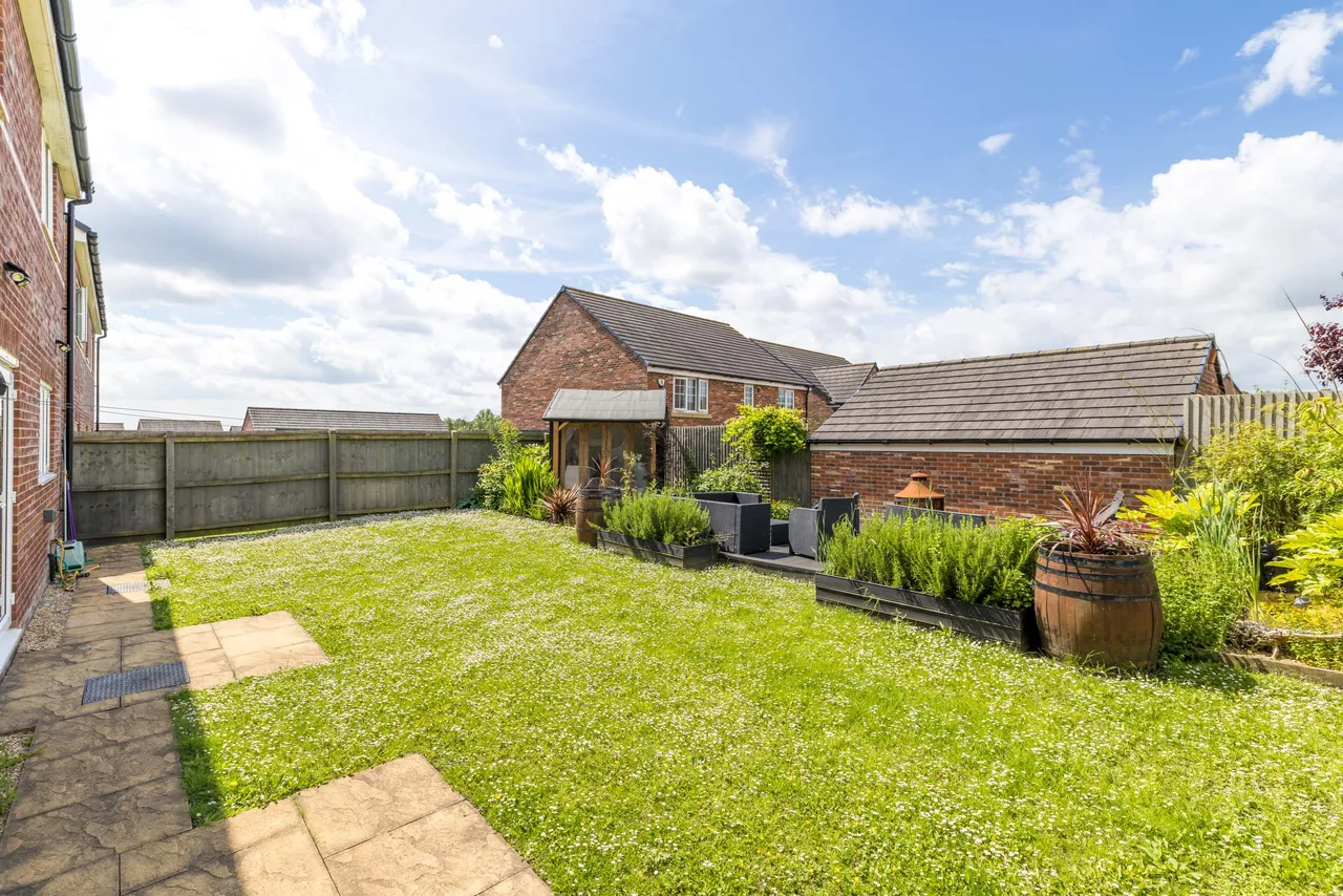 Fairway, Standish, WN6, photo 23