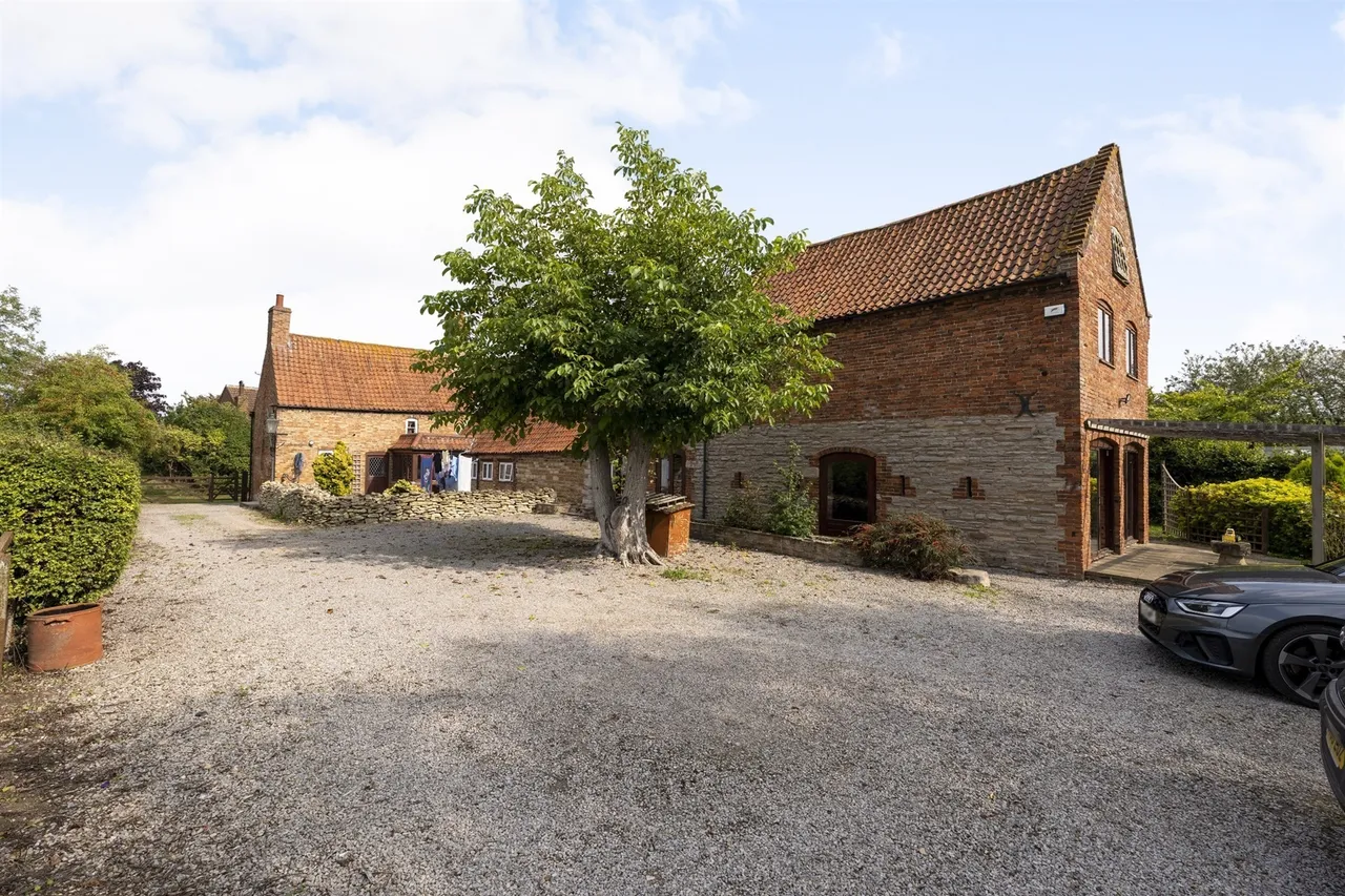 6 bed house for sale — Bakers Lane, Westborough, NEWARK