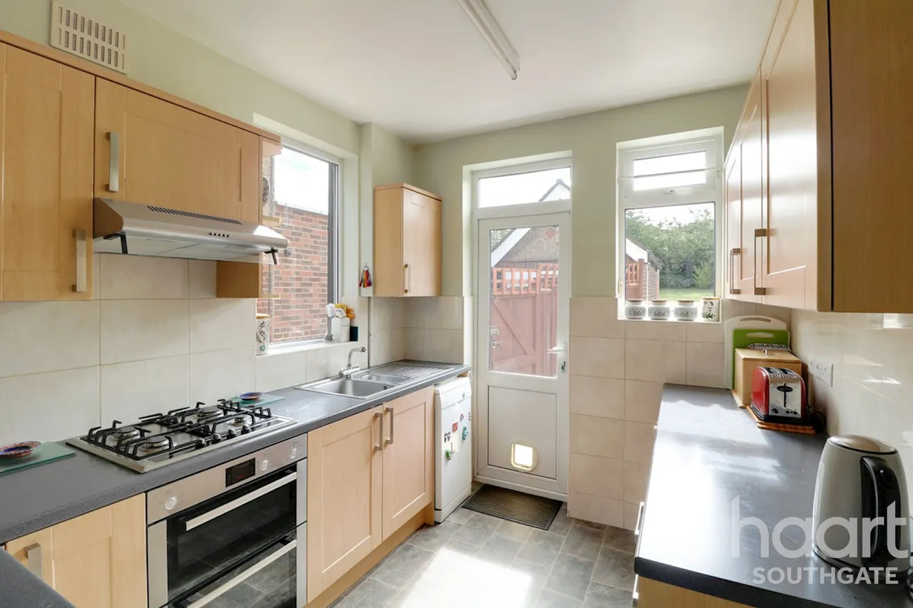 South Lodge Drive, London, N14, photo 11