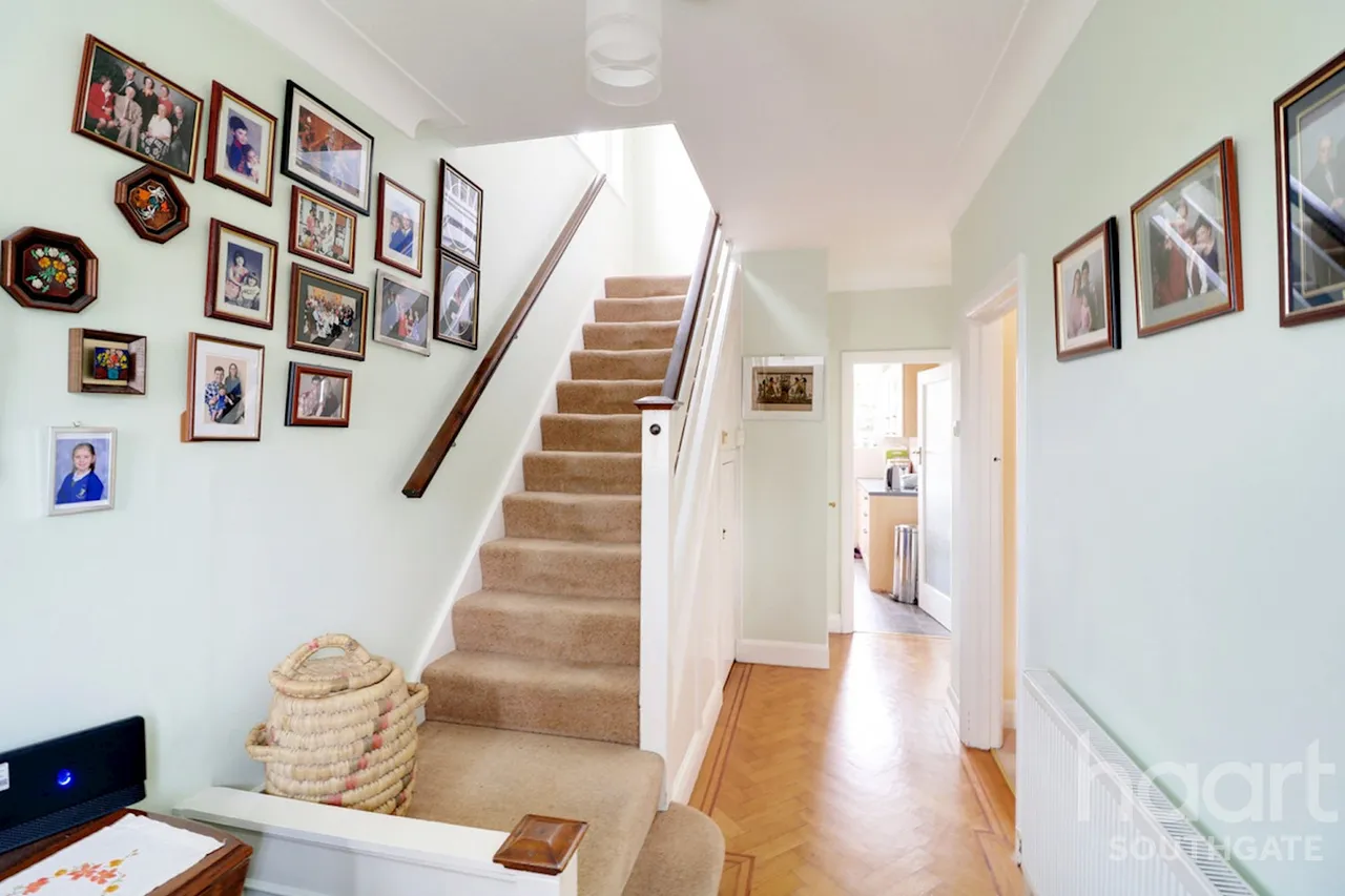 South Lodge Drive, London, N14, photo 16