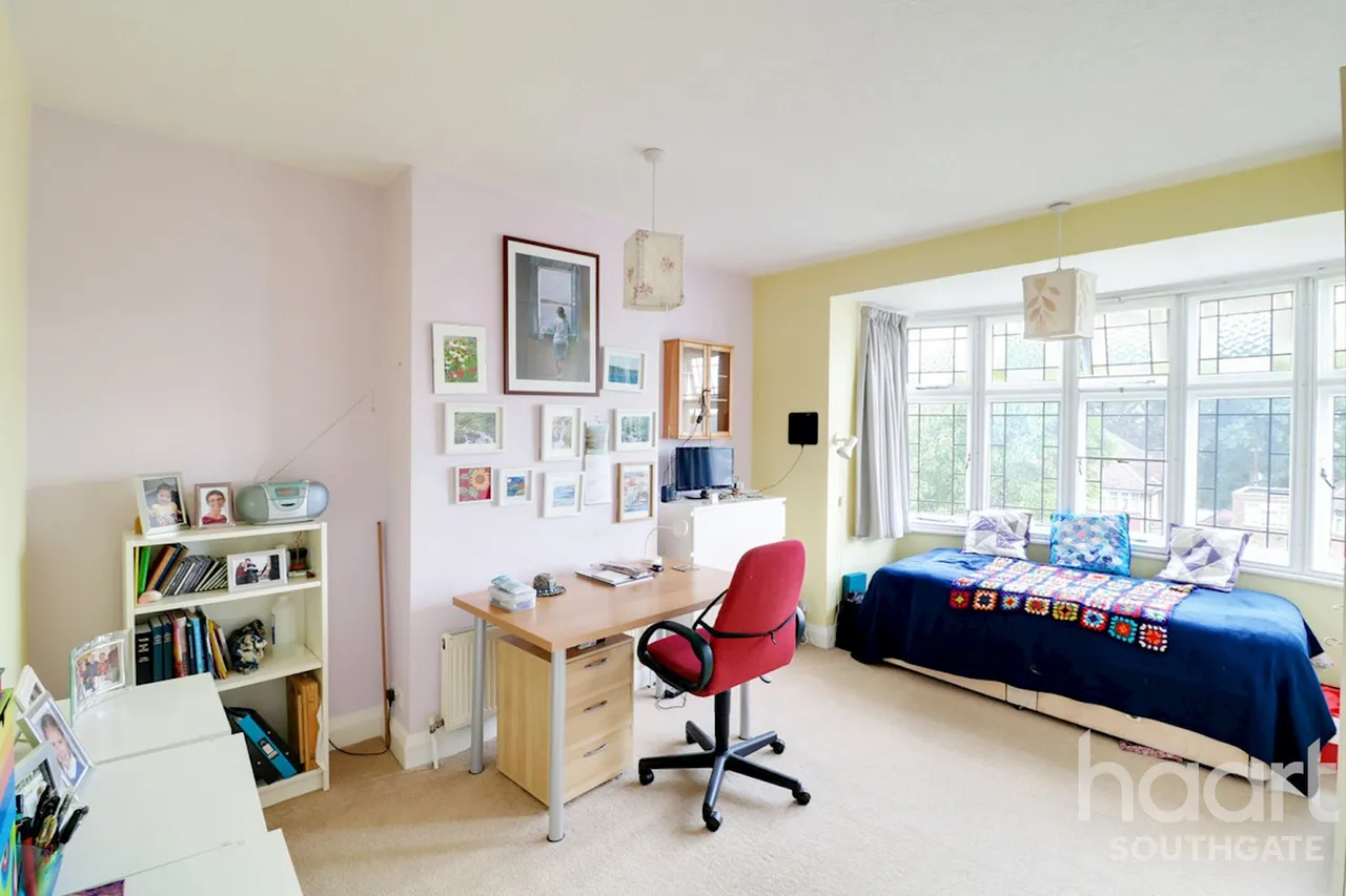 South Lodge Drive, London, N14, photo 12