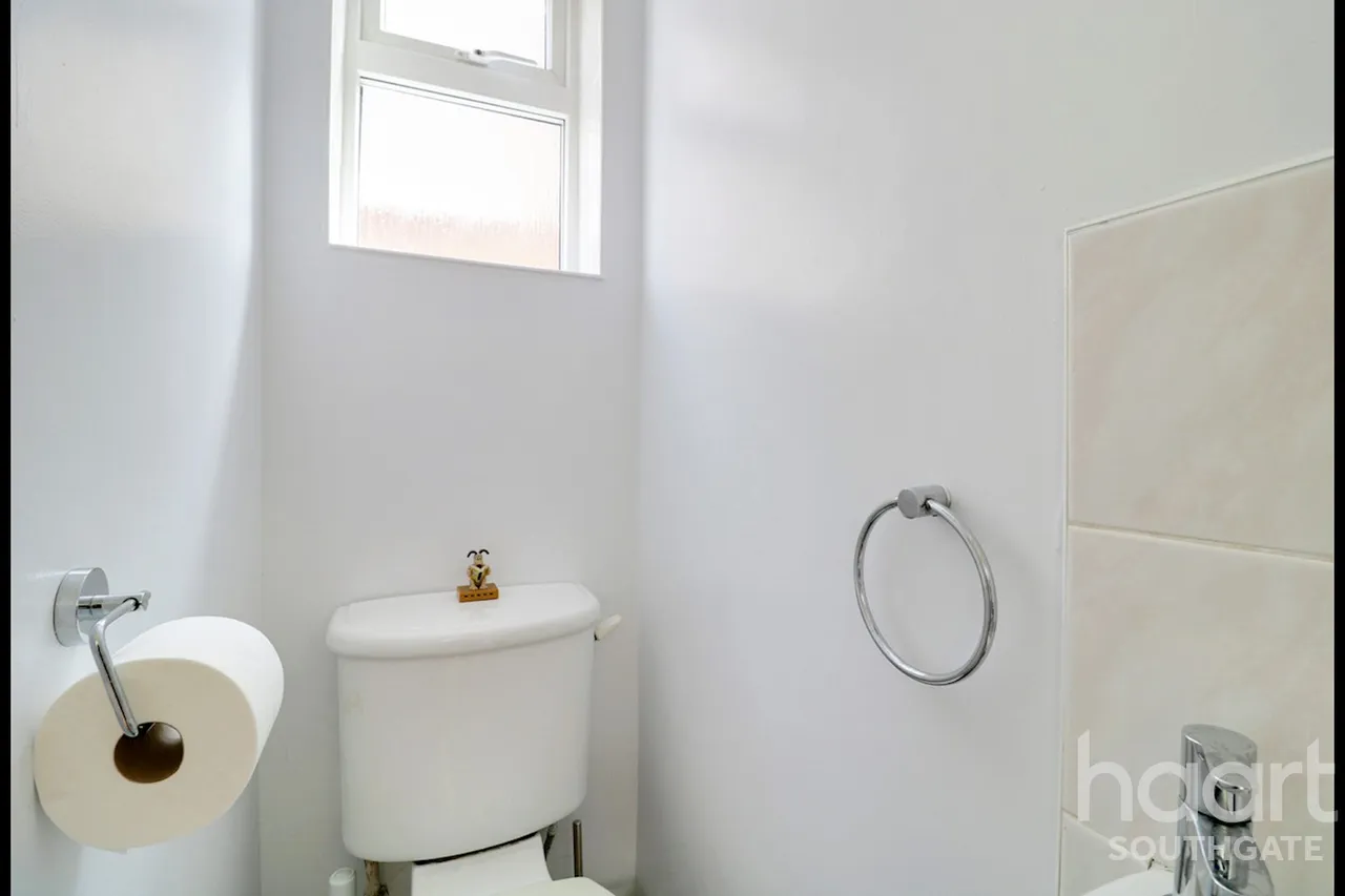 South Lodge Drive, London, N14, photo 15