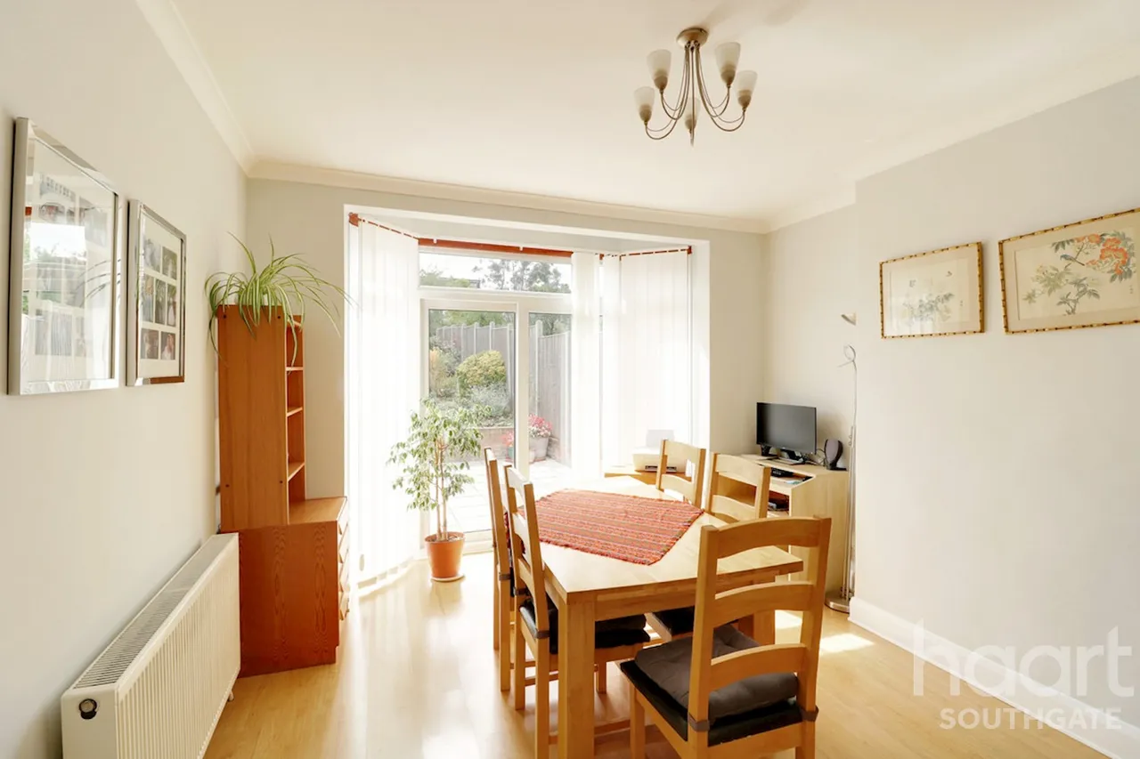 South Lodge Drive, London, N14, photo 9