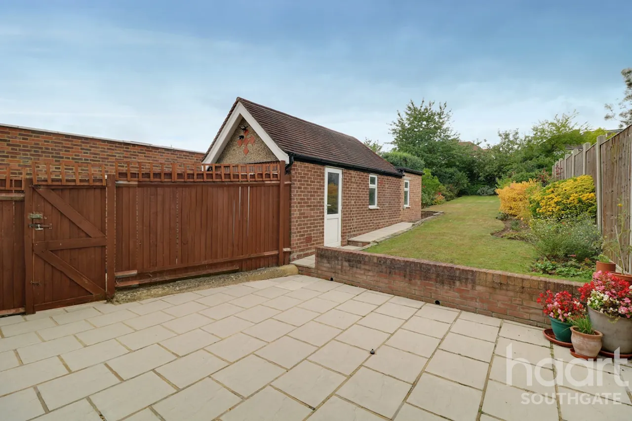 South Lodge Drive, London, N14, photo 6