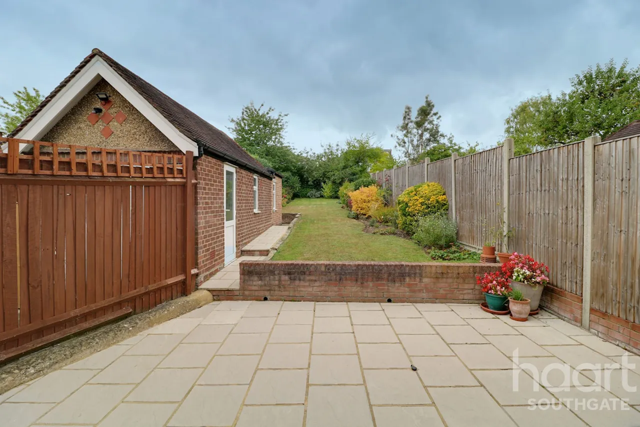 South Lodge Drive, London, N14, photo 18
