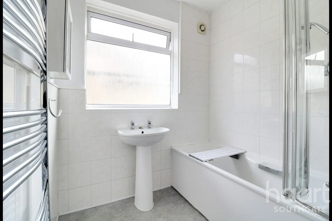 South Lodge Drive, London, N14, photo 13
