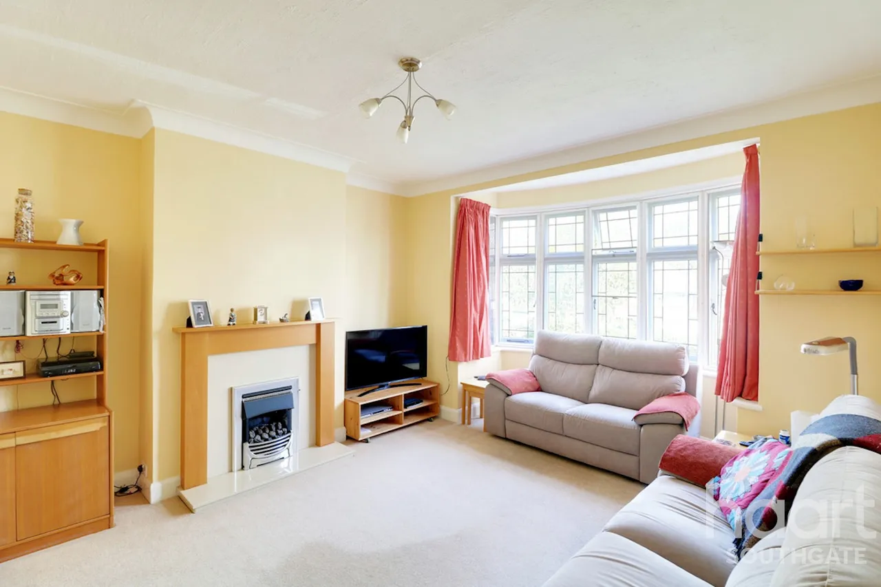South Lodge Drive, London, N14, photo 3