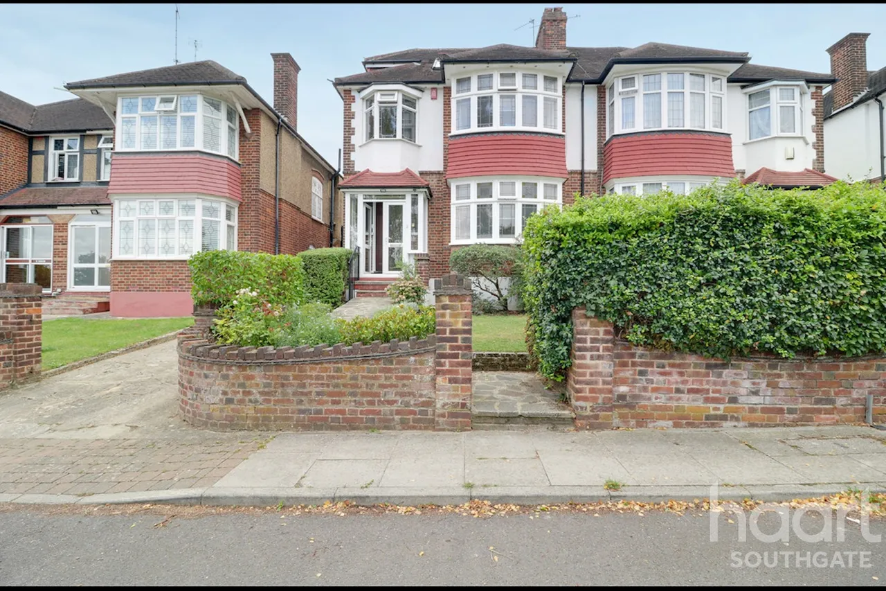 South Lodge Drive, London, N14, photo 7
